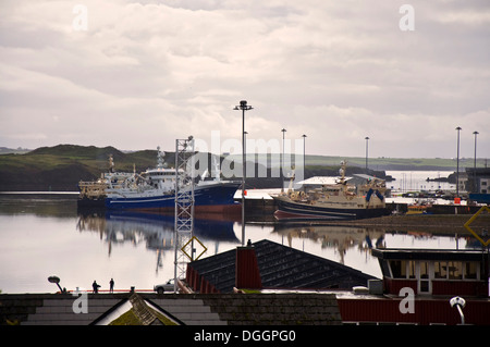 Barche da pesca ormeggiate nel porto di Killybegs County Donegal Irlanda Foto Stock