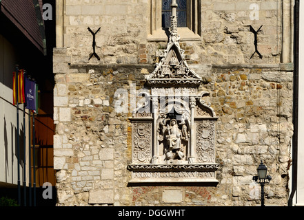 Rilievo sulla torre di ex convento domenicano integrata per la costruzione di Hotel Hilton Foto Stock