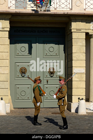 Sandor Palace Presidente ungherese's Residence Budapest Buda Castle Hill Ungheria Europa Foto Stock