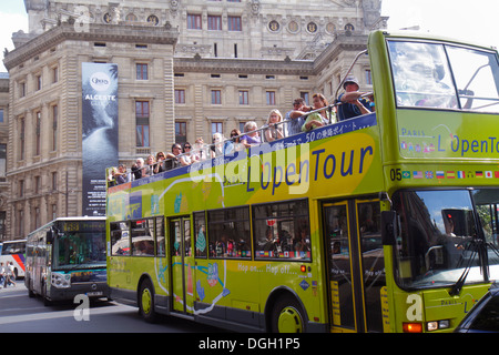 Parigi Francia,9° arrondissement,Rue Scribe,Palais Garnier,Opera National de Paris,tour bus,pullman,autobus a due piani,L OpenTour,France130814091 Foto Stock