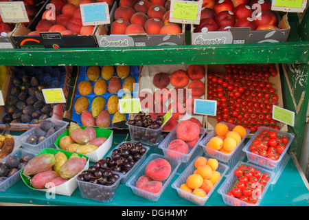 Parigi Francia,9° arrondissement,Rue Jean-Baptiste Pigalle,produzione stand,frutta,vendita vendita vendita negozio di alimentari,France130815009 Foto Stock