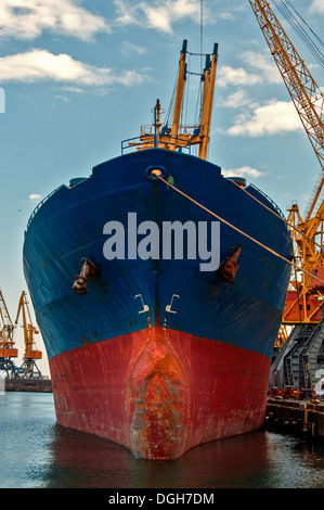 La nave in porto per il caricamento. Foto Stock