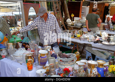 Parigi Francia,18° arrondissement,Les Marche aux Puces de Saint-Ouen,Puces Flea shopping shopper negozi negozi mercati di mercato acquisti di mercato Foto Stock