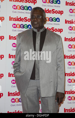 Londra, Regno Unito. Il 21 ottobre 2013. EastEnders attore Rudolph Walker all'interno Soap Awards sponsorizzato dalla Mecca. Foto: Nick Savage/Alamy Live News Foto Stock