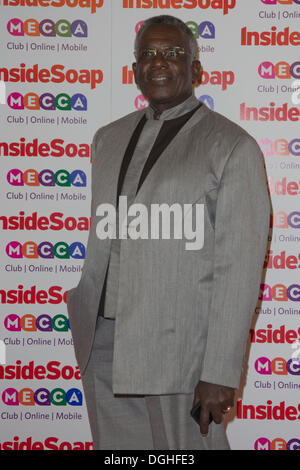 Londra, Regno Unito. Il 21 ottobre 2013. EastEnders attore Rudolph Walker all'interno Soap Awards sponsorizzato dalla Mecca. Foto: Nick Savage/Alamy Live News Foto Stock