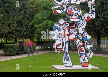 Parigi Francia,1 ° arrondissement,Place de la Concorde,Giardini Tuileries,scultura,arte,i bei costumi di bel di Jean Dubuffet,uomo maschio,gioco Foto Stock