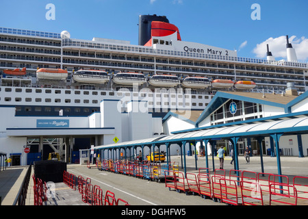 Queen Mary 2 agganciato Brooklyn NY Foto Stock