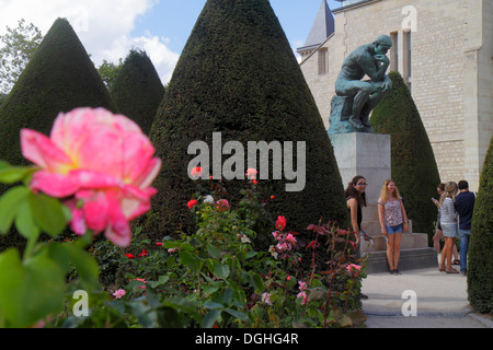 Parigi Francia,7° arrondissement,Musée Rodin,Museo Rodin,giardino,terreno,il Pensatore,scultura d'arte,rosa,France130818082 Foto Stock