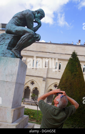 Parigi Francia,7° arrondissement,Musée Rodin,Museo Rodin,giardino,terreno,il Pensatore,scultura d'arte,uomo maschio,presa,France130818087 Foto Stock