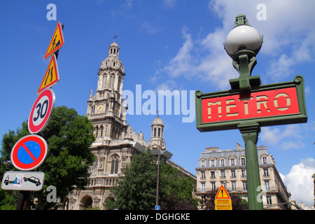 Parigi Francia,9° arrondissement,Place d'Estienne d'Orves,Église de la Sainte Trinité,chiesa,segnaletica stradale,Metro,ingresso,France130819012 Foto Stock