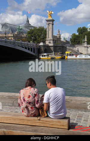 Parigi Francia, Senna, la Rive Gauche, Rive Gauche, Berges de Seine, Pont Alexandre III, ponte, galeries Nationales du Grand Palais, Grand Palais National Foto Stock