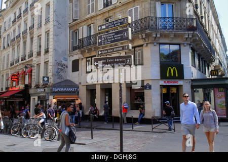 Parigi Francia,5° arrondissement,quartiere Latino,Rive Gauche,sponda sinistra,Boulevard Saint-Germain,McDonald's,hamburger,fast food,ristorante restaur Foto Stock