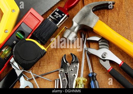 Un assortimento di strumenti di lavoro su legno Foto Stock