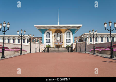 Vista dell'edificio principale del Palazzo Al Alam in Muscat Oman, Medio Oriente Foto Stock