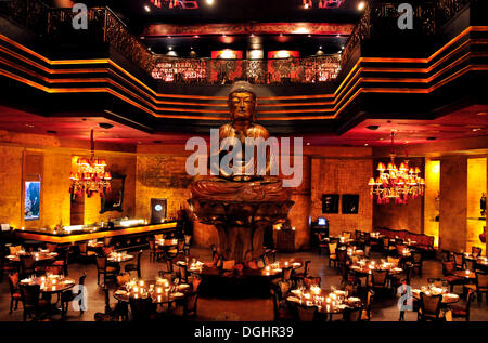 Gigantesca statua di Buddha nel famoso Buddha Bar night club, Beirut, Libano, Medio Oriente, Orient Foto Stock