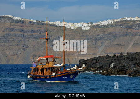 Nave a vela "Jason nella caldera, SANTORINI, CICLADI Grecia Foto Stock