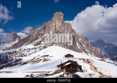 Passo Giau o Passo Giau e Averau picco, Dolomiti, Italia, Europa Foto Stock