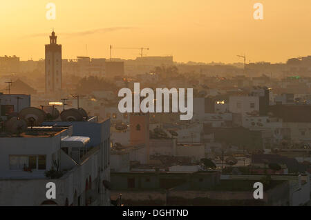 Vista sulla città al tramonto, Agadir, Souss-Massa-regione Draâ, Marocco Foto Stock