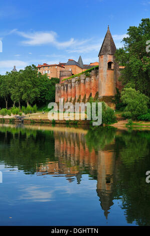 Il vescovo è quarto con il Palazzo del Vescovo, il Palais de la Berbie, centro storico, Albi, Dipartimento del Tarn, Midi-Pirenei, Francia Foto Stock