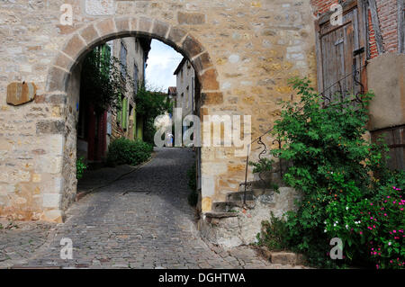 Town Gate della città medievale di Cordes-sur-Ciel, Cordes-sur-Ciel, Dipartimento del Tarn, Midi-Pirenei, Francia Foto Stock