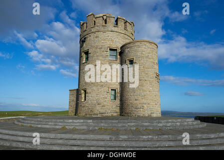 Torre di osservazione O'Brien's Tower, scogliere di Moher, County Clare, Repubblica di Irlanda, Europa Foto Stock