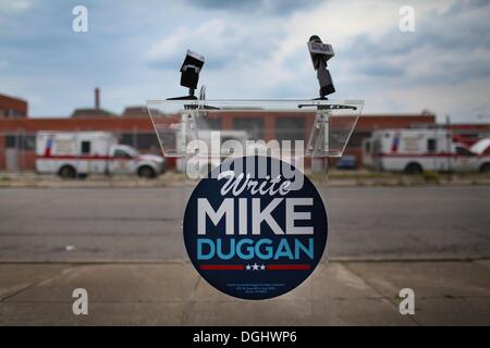 Detroit, Michigan, Stati Uniti d'America. 31 Luglio, 2013. Si è tenuta una conferenza stampa con Mayoral candidato Mike Duggan a sostegno di Detroit di lavoratori di EMS. Duggan ha detto che quando ha eletto non ci sarebbe una linea aperta tra le due parti. © Michael Francis McElroy/ZUMA filo/ZUMAPRESS.com/Alamy Live News Foto Stock