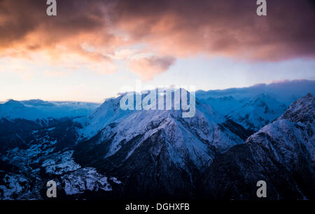 Panorama alpino da Venet mountain verso ovest e Arlberg, Venet, Zams, Tirolo, Austria Foto Stock