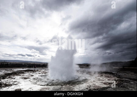 Strokkur Geyser, Sellfoss, Sellfoss, Regione meridionale Islanda Foto Stock