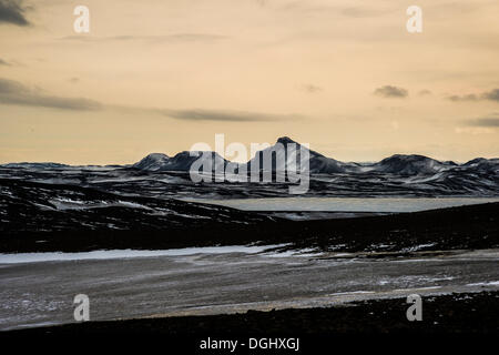 Le montagne in Hraunayer, Highland, Landmannalaugar, Regione meridionale Islanda Foto Stock
