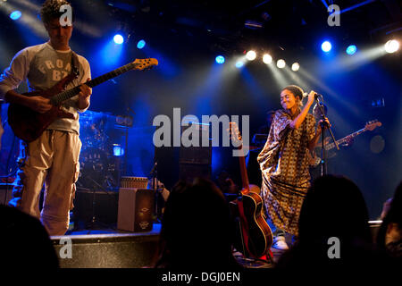 Nneka, Nigerian hip-hop-anima cantautore, con sede in Amburgo, vivono nel Schueuer, Lucerna, Svizzera Foto Stock