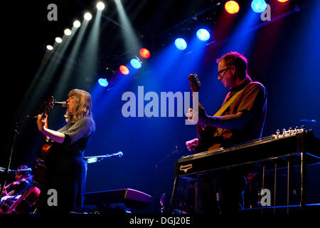 Gli Stati Uniti dark-folk cantautore Emily Jane White con band dal vivo nella sede Treibhaus, Lucerna, Svizzera Foto Stock