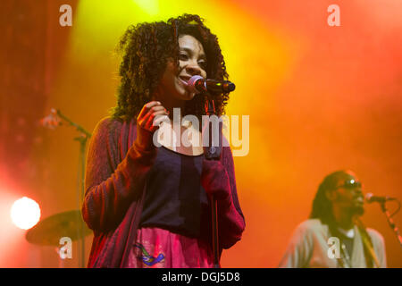 Il British dub e reggae cantante Hollie cucinare suonare dal vivo presso il Municipio di Lucerna al KKL, Blue Balls Festival di Lucerna Foto Stock