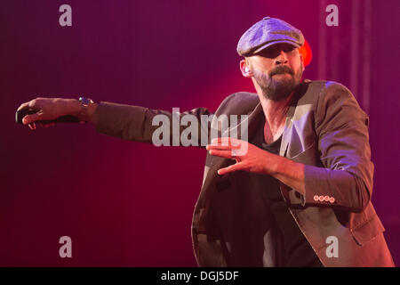 Il tedesco reggae cantante e musicista Tilmann Otto, aka "Gentleman' esecuzione dal vivo presso il Municipio di Lucerna del KKL Foto Stock