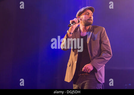 Il tedesco reggae cantante e musicista Tilmann Otto, aka "Gentleman' esecuzione dal vivo presso il Municipio di Lucerna del KKL Foto Stock