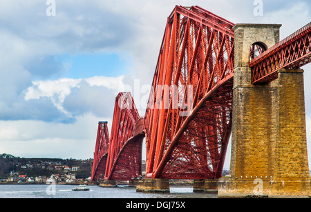 Il Forth Bridge è il secondo più lungo unico a sbalzo span nel mondo. Foto Stock