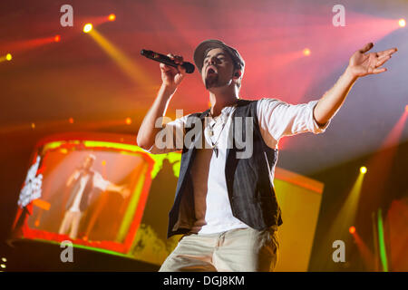 Anima tedesca cantante e compositore Michael Schuppach, alias MC Donet, performing live a stelle di energia per libero in Hallenstadion Foto Stock