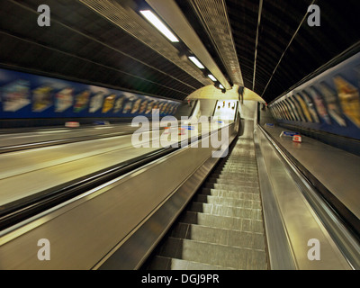 Scale mobili alla stazione di London Bridge, London, England, Regno Unito Foto Stock