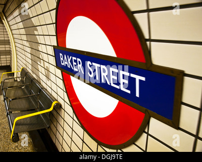 Stazione di Baker Street roundel, London, England, Regno Unito Foto Stock