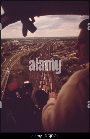 Vista aerea dei cantieri della Penn Central Railroad catturati da un elicottero della polizia, che mostra le dimensioni e la disposizione del cantiere ferroviario. Foto Stock