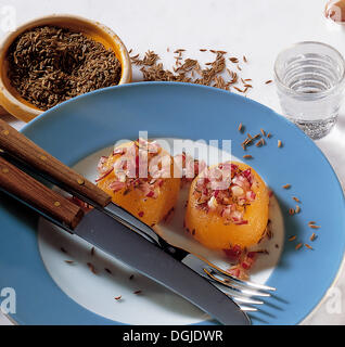 "Handkaes mit Musik' dal Palatinato, Harzer formaggio con cumino, cipolla, aceto, olio, sale e pepe, Germania Foto Stock