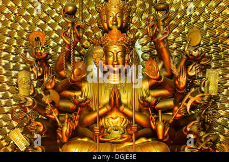 Golden statua del Buddha, Nha Trang, Vietnam, sud-est asiatico Foto Stock