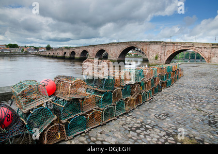 Vista del vecchio ponte sul fiume Tweed a Berwick-upon-Tweed. Foto Stock