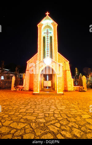 Famosa Chiesa francese, Nha tho da Sa Pa, Thi tran Sapa, Sapa o Sa Pa, Lao Cai provincia, nel Vietnam del Nord, Vietnam Foto Stock