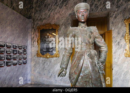 Statua, Mausoleo o la tomba dell'Imperatore Khai Dinh, la tonalità, il Sito Patrimonio Mondiale dell'UNESCO, il Vietnam Asia Foto Stock