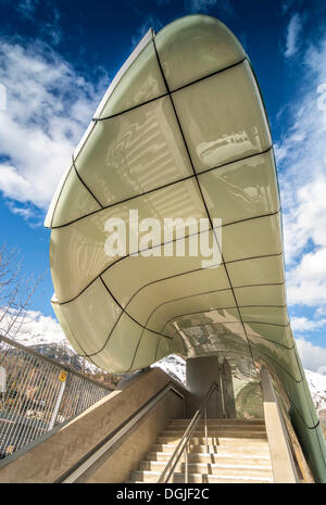 Funicolare, ibrido funicolare, stazione Loewenhaus, costruito dal famoso architetto Zaha Hadid, Innsbruck, in Tirolo Foto Stock