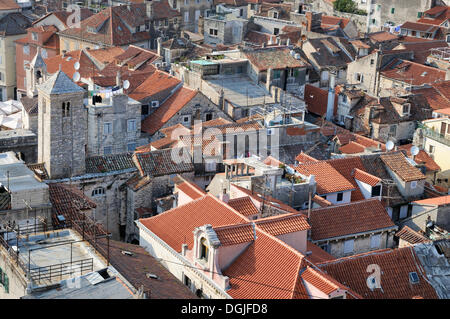 Guardando ad ovest dal campanile della cattedrale di Spalato, Croazia, Europa Foto Stock