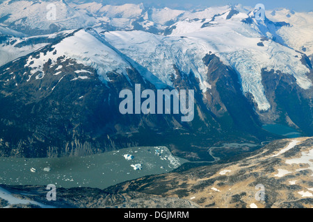 Un lago glaciale nella gamma costiera e della catena montuosa di Vancouver Chilko lago della Columbia britannica in Canada Foto Stock
