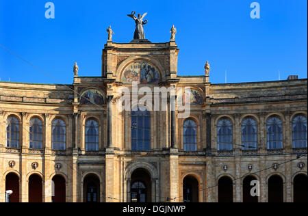 Dettaglio del Maximilianeum, stato bavarese il parlamento, Monaco di Baviera, Baviera, Baviera Foto Stock