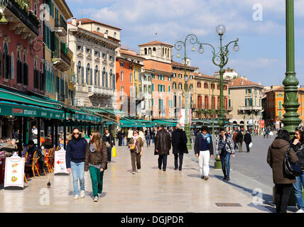 Piazza Bra, Verona, Veneto, Italia, Europa Foto Stock