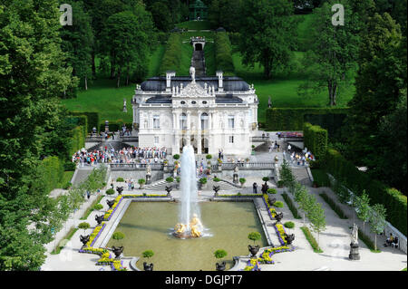 Schloss Linderhof castello del Re Ludwig II di Baviera, la valle di Graswangtal, Alpi Ammergau, Oberammergau, Alta Baviera, Baviera Foto Stock